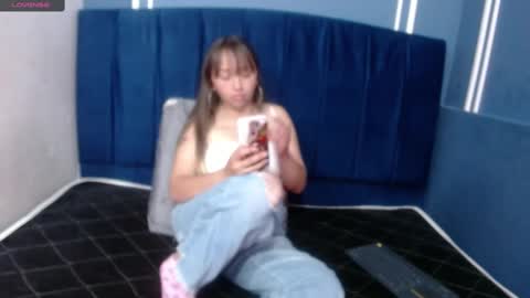 Snapshot of samara_purple chatting on January 10, 2025, 12:47 pm Dafne online show from January 10, 2025, 12:47 pm