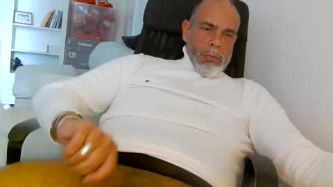 Sam online show from April 15, 2026, 11:06 am