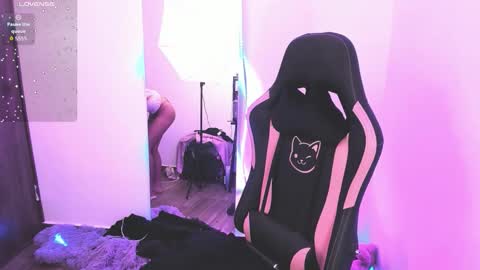 samiacooper25 online show from October 8, 2025, 11:30 am