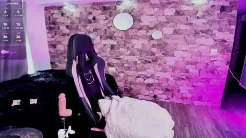 samiacooper25 online show from April 19, 2026, 6:10 pm