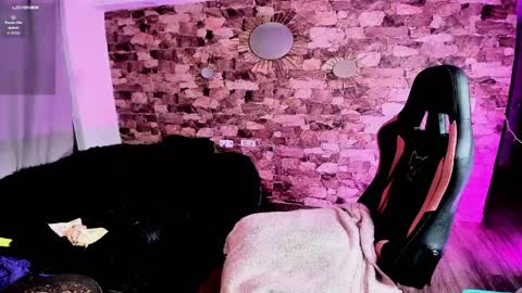 samiacooper25 online show from April 20, 2026, 7:44 am