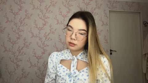 Elina online show from March 4, 2026, 9:04 am