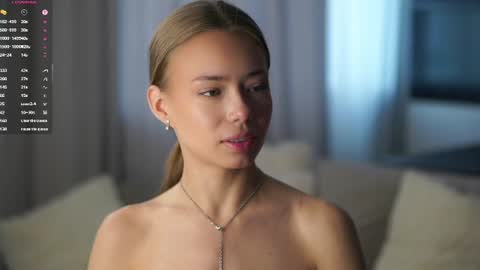 Vivienne online show from June 17, 2026, 2:58 am