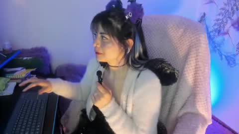   online show from October 12, 2025, 7:40 am