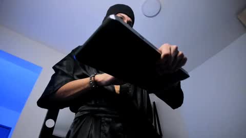   online show from October 12, 2025, 5:39 am