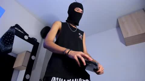   online show from October 24, 2025, 6:54 am