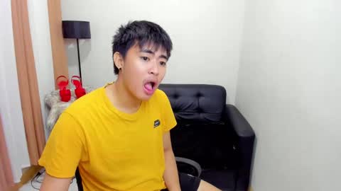 Snapshot of samuelangelo chatting on December 2, 2024, 2:09 am Sam online show from December 2, 2024, 2:09 am