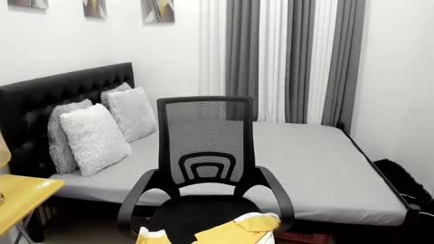 Snapshot of samuelangelo chatting on October 6, 2025, 9:56 pm Sam online show from October 6, 2025, 9:56 pm