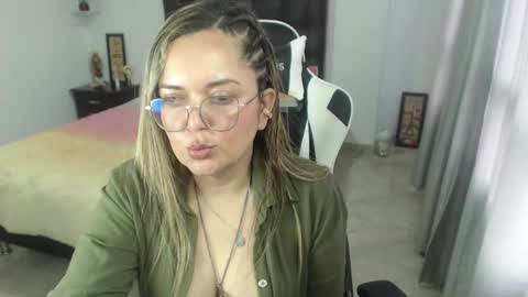 samy_vsn online show from February 4, 2025, 10:45 pm