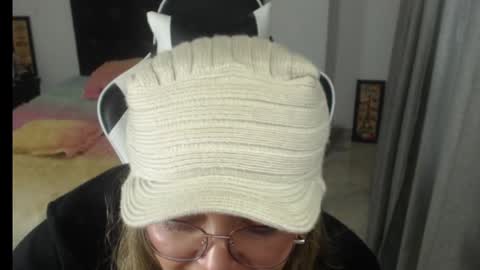 samy_vsn online show from February 14, 2025, 11:42 pm