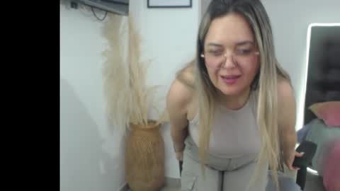 samy_vsn online show from November 9, 2025, 7:56 pm