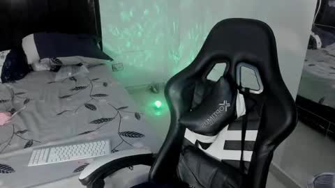 SamyHolbrook online show from April 22, 2026, 2:18 pm