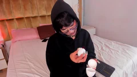 samysharky online show from September 18, 2025, 2:08 pm