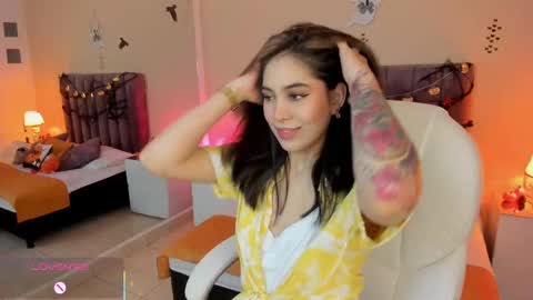 samyy_johnson online show from October 3, 2025, 1:41 pm