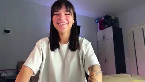 Lola online show from December 3, 2025, 9:51 am