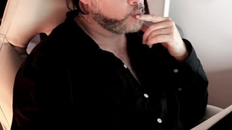 Sanders online show from December 31, 2024, 1:04 am