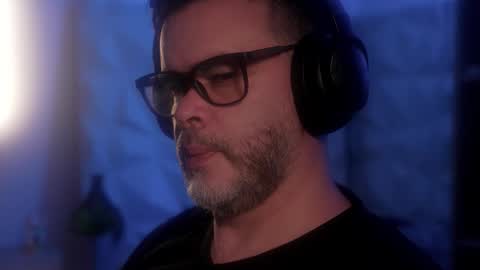 Sanders online show from October 13, 2025, 2:33 am