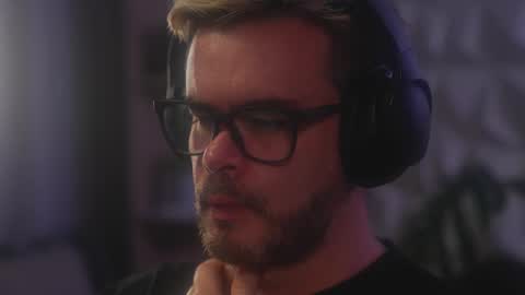 Sanders online show from February 8, 2026, 3:32 am