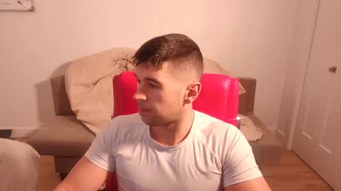 Snapshot of sandow_ chatting on October 2, 2025, 4:14 pm Sandow online show from October 2, 2025, 4:14 pm