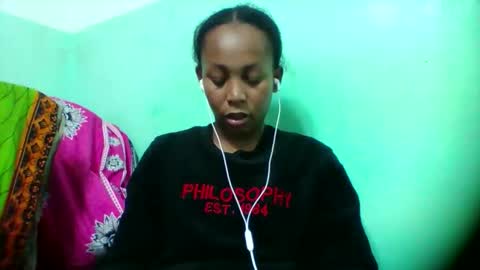 sandra1253099 online show from December 18, 2025, 6:47 pm