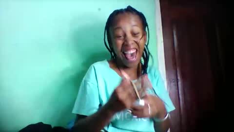 sandra1253099 online show from April 15, 2026, 8:09 pm