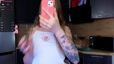 Sandra      Lillys Page    online show from September 16, 2025, 5:47 pm