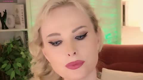 Snapshot of sandra_kind chatting on June 7, 2026, 5:11 am Sandra online show from June 7, 2026, 5:11 am