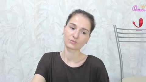SandraxRay online show from May 12, 2026, 5:04 am