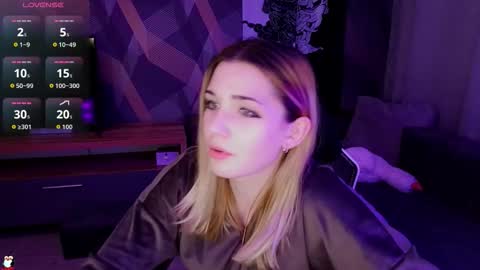 sandy_belle88 online show from October 9, 2025, 9:13 pm