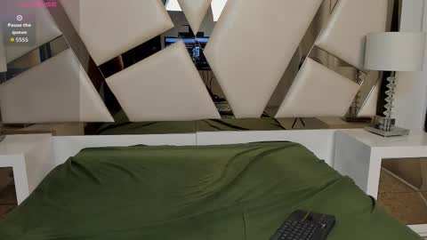 Sandy Houston  online show from February 8, 2026, 1:58 pm