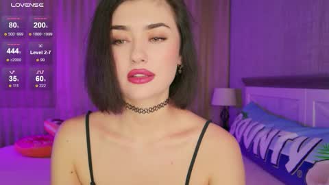 Sandy online show from November 5, 2025, 7:25 pm