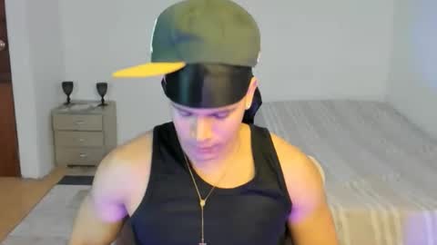 Snapshot of sant_wahlberg chatting on May 15, 2026, 5:25 am Sant online show from May 15, 2026, 5:25 am