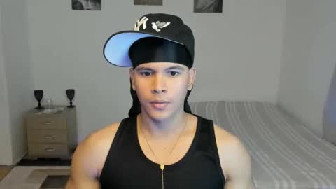 Snapshot of sant_wahlberg chatting on May 20, 2026, 10:49 pm Sant online show from May 20, 2026, 10:49 pm