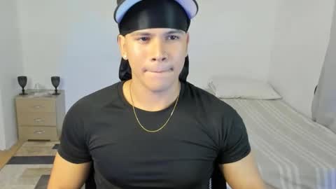 Snapshot of sant_wahlberg chatting on May 27, 2026, 1:02 am Sant online show from May 27, 2026, 1:02 am
