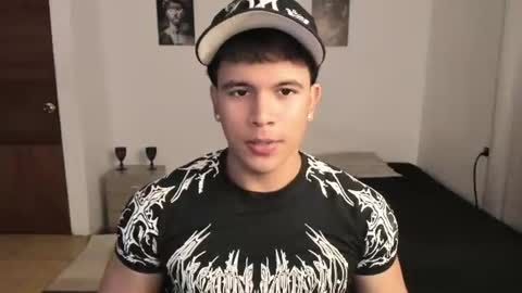 Snapshot of sant_wahlberg chatting on August 5, 2026, 10:55 pm Sant online show from August 5, 2026, 10:55 pm