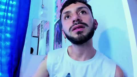 Snapshot of santi_mateo chatting on May 17, 2026, 7:54 pm Santi online show from May 17, 2026, 7:54 pm