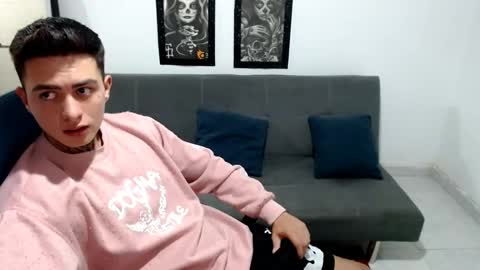 santi_ss online show from November 5, 2025, 2:11 am