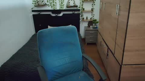 santi_ss online show from May 13, 2026, 1:03 am