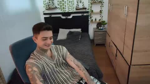 santi_ss online show from May 13, 2026, 3:31 pm