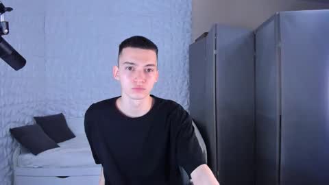 santiago__perez online show from November 18, 2025, 2:54 pm