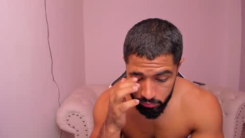 santiago_huntt online show from February 8, 2025, 12:17 pm