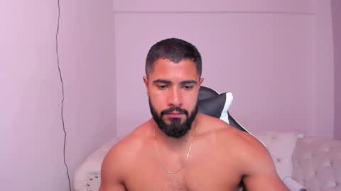 santiago_huntt online show from February 18, 2025, 3:43 pm