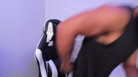 santiago_huntt online show from February 13, 2026, 8:38 pm