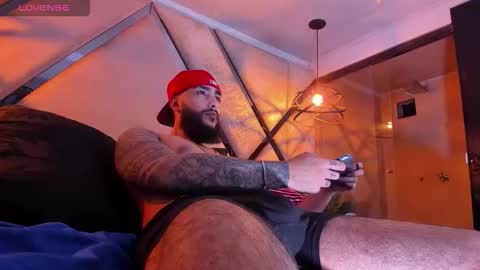 Santiago Hincapiie online show from March 3, 2026, 3:45 am