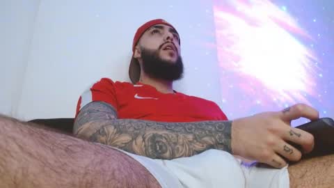 Santiago Hincapiie online show from April 15, 2026, 1:34 am