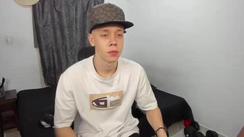 Julius Novachrono  online show from April 22, 2026, 5:32 am