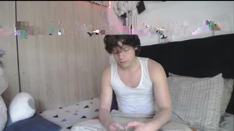 Santii online show from April 18, 2026, 2:43 pm