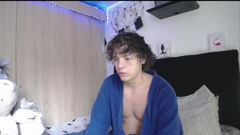 Santii online show from April 21, 2026, 2:01 pm