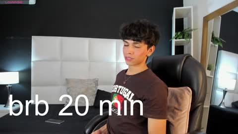 Santiago Carrington online show from December 16, 2024, 11:39 pm