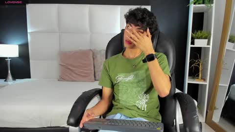 Santiago Carrington online show from December 19, 2024, 8:34 pm